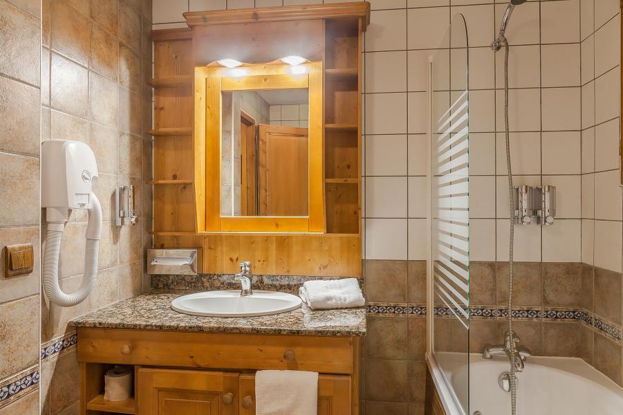Rent in ski resort Hôtel les Balcons Village - La Plagne - Bathroom