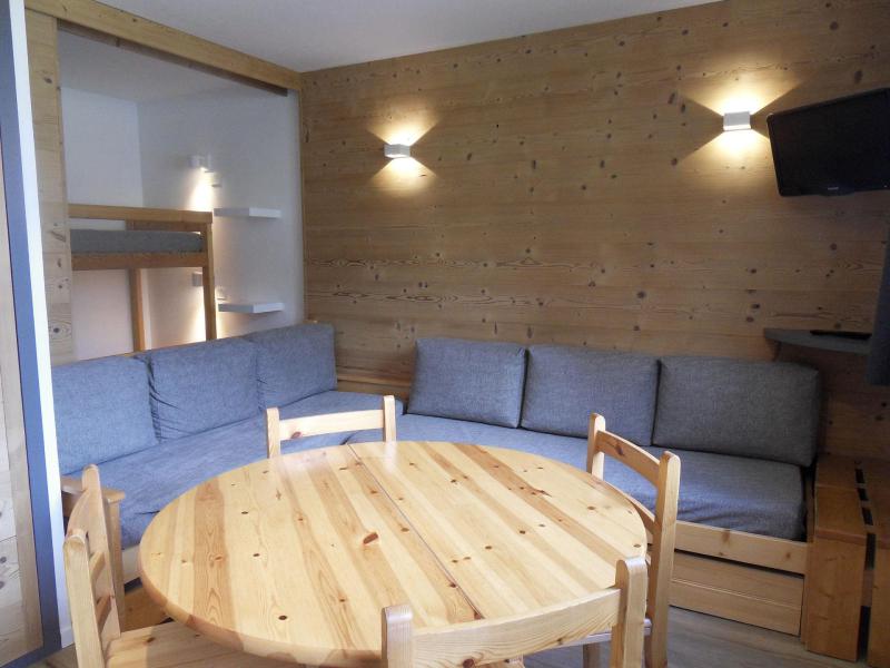 Rent in ski resort Studio 4 people (220) - La Résidence Aigue-Marine - La Plagne - Living room