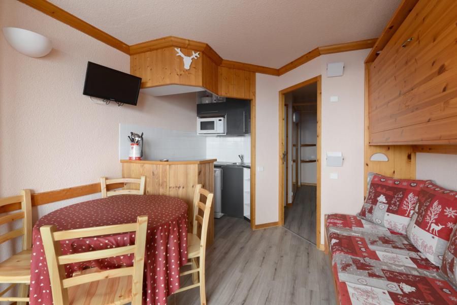 Rent in ski resort Studio 4 people (A2N138) - La Résidence Aime 2000 Chamois - La Plagne - Living room