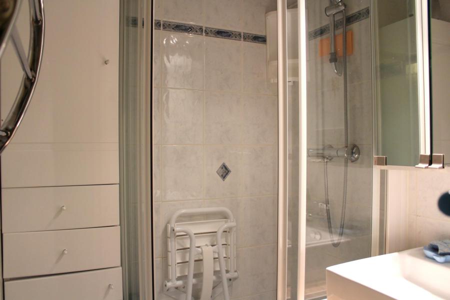 Rent in ski resort Divisible studio 4 people (ST4) - La Résidence le Cerro Torre - La Plagne - Shower room