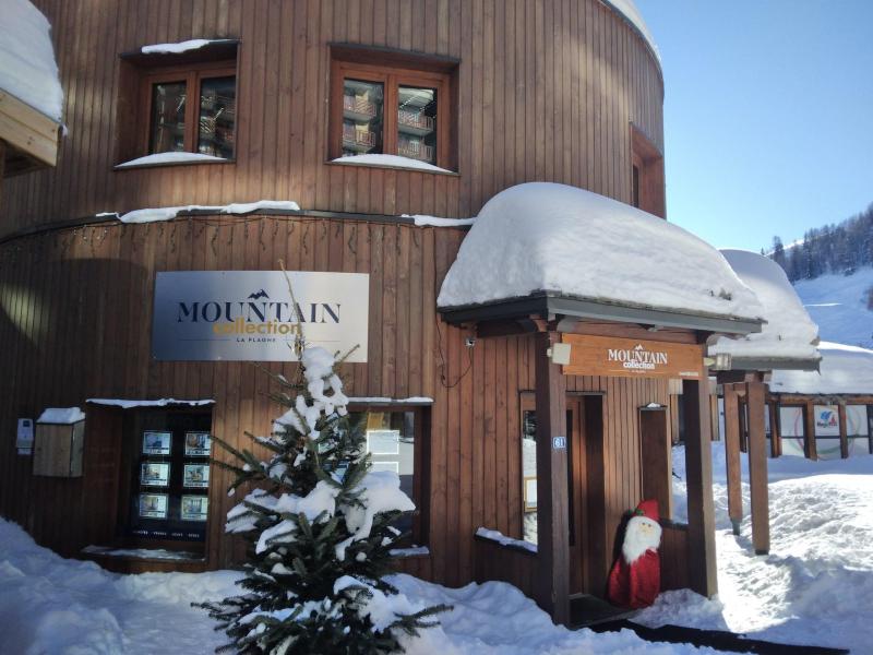 Vacances en montagne La Résidence St Jacques B - La Plagne - Extérieur hiver