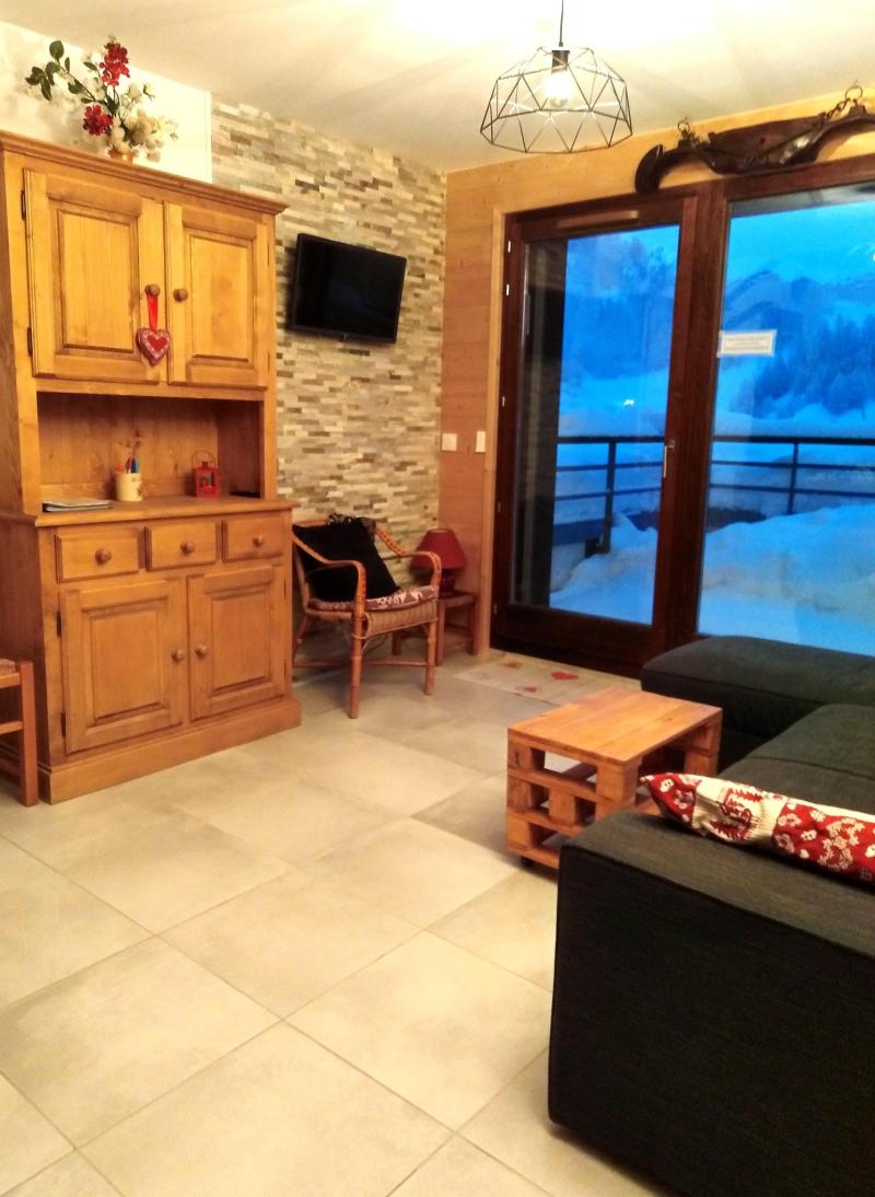 Rent in ski resort 3 room apartment 6 people (B302) - Résidence Lodges 1970 - La Plagne