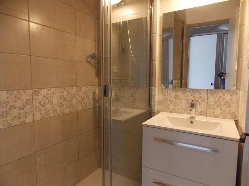 Rent in ski resort Studio 4 people (414) - Résidence Themis - La Plagne - Shower room