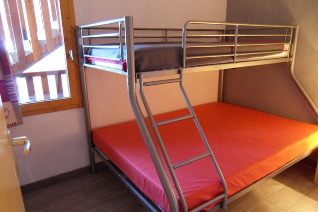 Rent in ski resort 2 room apartment 5 people (209) - Résidence Turquoise - La Plagne - Bedroom under mansard