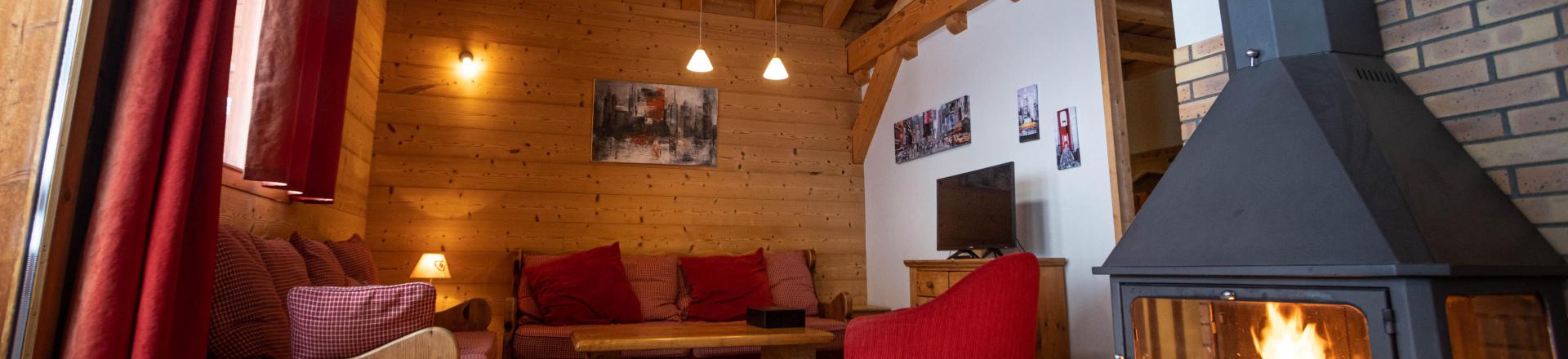 Rent in ski resort 5 room triplex semi-detached chalet 9 people (Pierra Menta 1) - Chalets du Cocoon - La Plagne - Fireplace