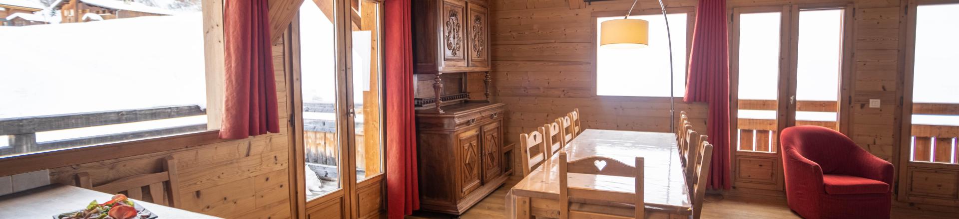 Rent in ski resort 5 room triplex semi-detached chalet 9 people (Pierra Menta 1) - Chalets du Cocoon - La Plagne - Table