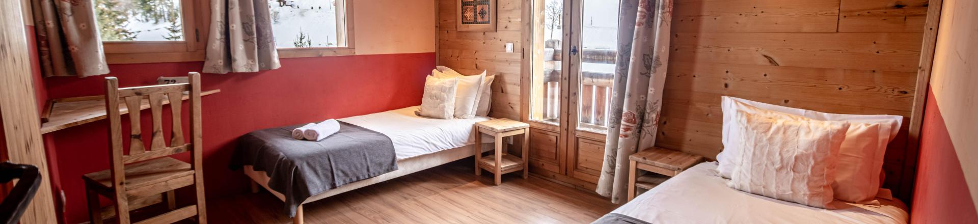 Rent in ski resort 6 room triplex chalet 11 people (Mont Blanc) - Chalets du Cocoon - La Plagne - Bedroom
