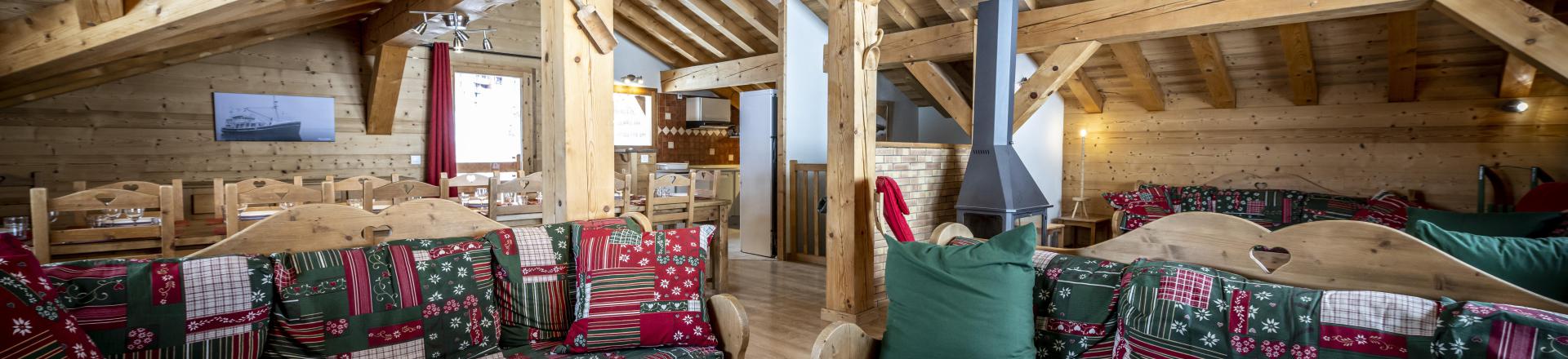 Rent in ski resort 8 room triplex semi-detached chalet 15 people (Pierra Menta 2) - Chalets du Cocoon - La Plagne - Bench seat