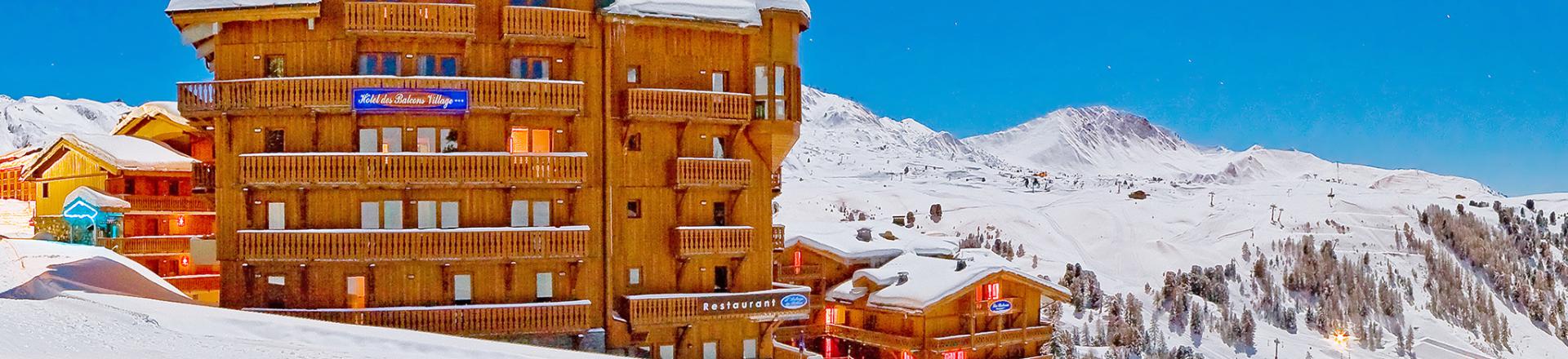 Аренда на лыжном курорте Hôtel les Balcons Village - La Plagne - зимой под открытым небом