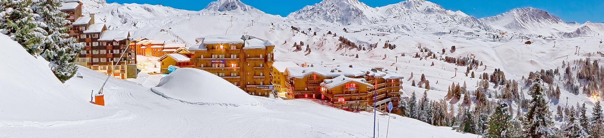 Ski verhuur Hôtel les Balcons Village - La Plagne - Buiten winter