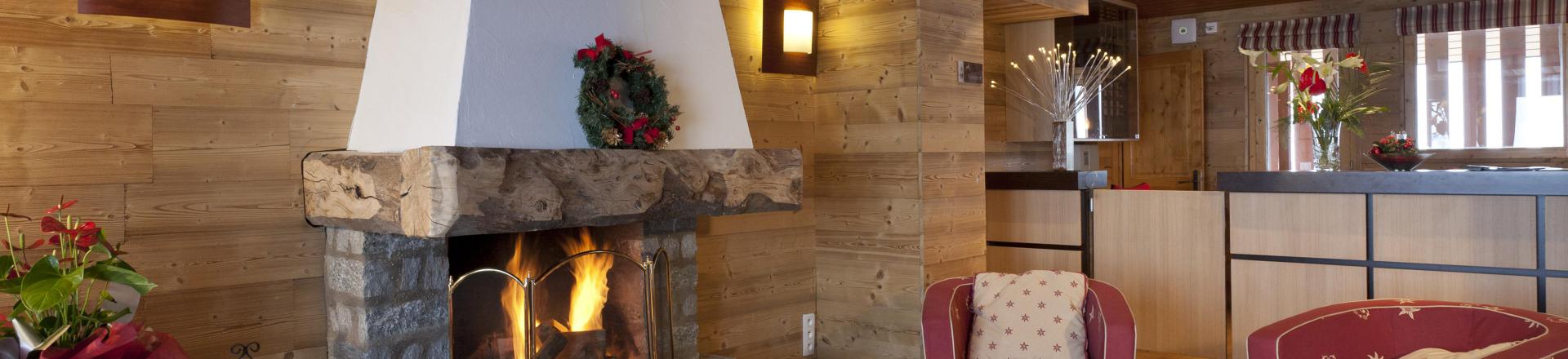 Rent in ski resort Résidence Centaure - La Plagne - Fireplace