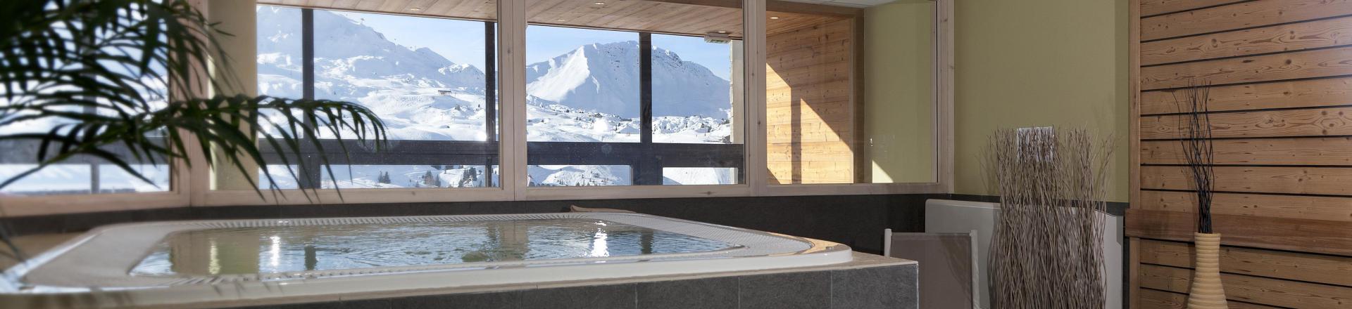 Rent in ski resort Résidence Centaure - La Plagne - Jacuzzi