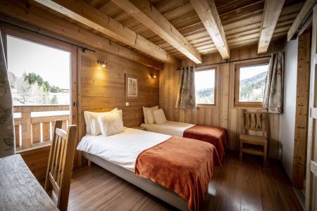 Rent in ski resort 6 room triplex chalet 11 people (Mont Blanc) - Chalets du Cocoon - La Plagne - Bedroom