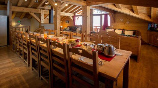 Rent in ski resort 8 room triplex semi-detached chalet 15 people (Pierra Menta 2) - Chalets du Cocoon - La Plagne - Dining area