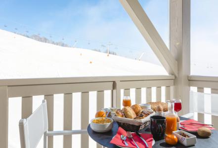 Rent in ski resort Hôtel Club MMV Plagne 2000 - La Plagne - Balcony