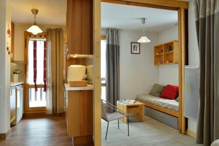 Rent in ski resort 2 room apartment 6 people (123) - La Résidence Aigue-Marine - La Plagne - Living room