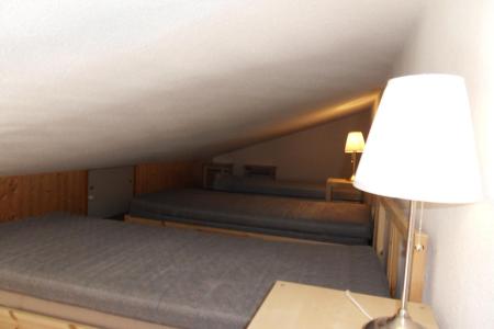 Location au ski Appartement 2 pièces mezzanine 5 personnes (48) - Résidence Carène - La Plagne - Chambre mansardée