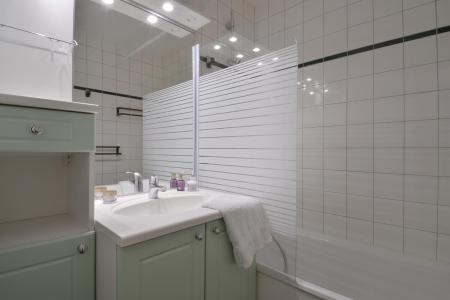 Rent in ski resort 2 room apartment 5 people (44) - Résidence Carroley B - La Plagne - Bathroom