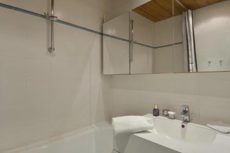 Rent in ski resort 2 room apartment 5 people (72) - Résidence Carroley B - La Plagne - Bath-tub