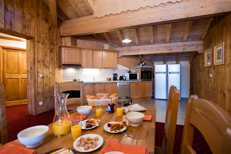 Rent in ski resort Chalet le Refuge la Rosière - La Rosière - Dining area