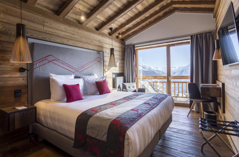 Rent in ski resort Hôtel Alparena - La Rosière - Bedroom under mansard