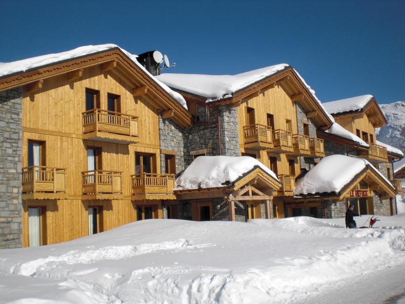 Аренда на лыжном курорте Résidence Chalet le Refuge la Rosière - La Rosière - зимой под открытым небом