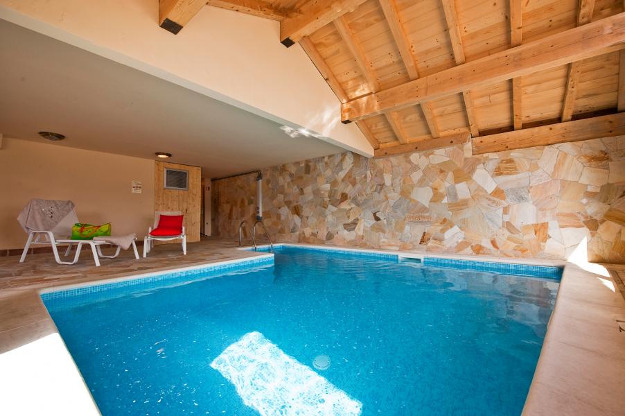 Rent in ski resort Résidence Chalet le Refuge la Rosière - La Rosière - Swimming pool