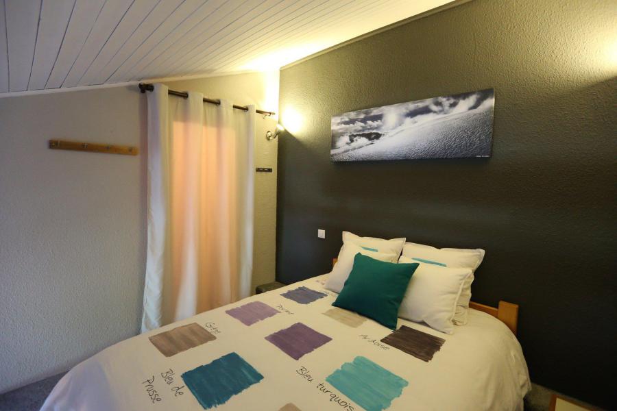 Rent in ski resort 3 room mezzanine apartment 7 people (55) - Résidence le Val Rosière - La Rosière - Bedroom