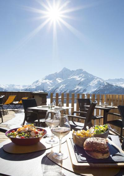Аренда на лыжном курорте Hôtel Alparena - La Rosière - зимой под открытым небом