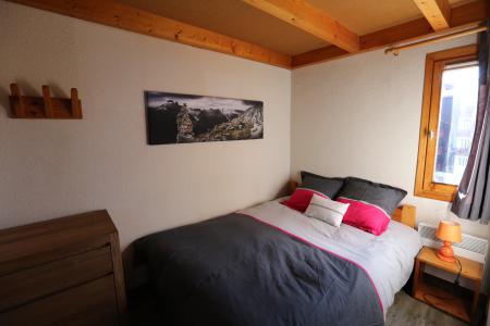 Rent in ski resort 3 room mezzanine apartment 7 people (55) - Résidence le Val Rosière - La Rosière - Bedroom