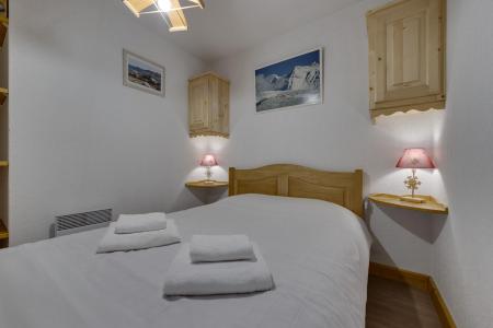 Rent in ski resort 2 room apartment sleeping corner 2-4 people - Résidence les Arolles - La Rosière - Bedroom