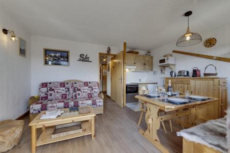 Rent in ski resort 2 room apartment sleeping corner 2-4 people - Résidence les Arolles - La Rosière - Living room