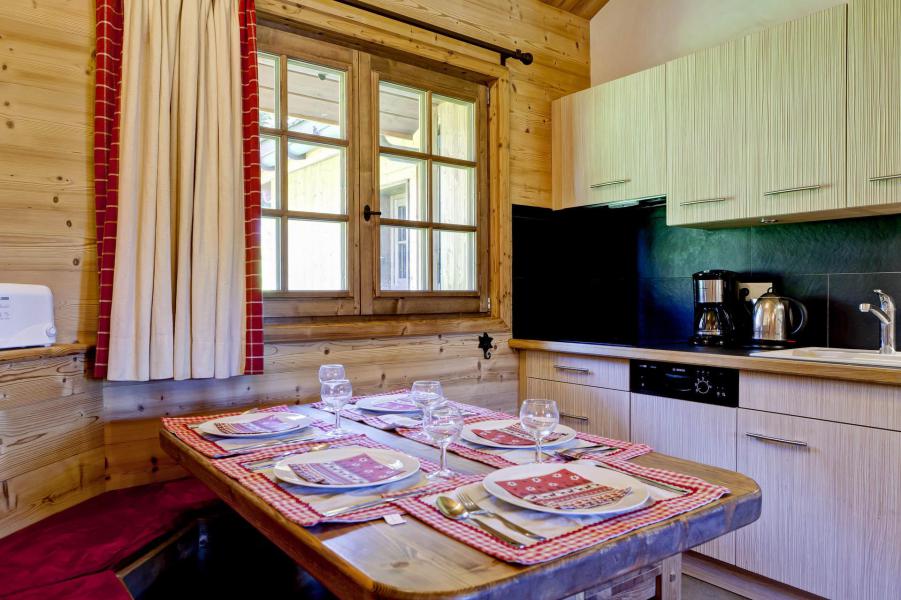 Rent in ski resort 3 room duplex chalet 6 people - Chalet Carlina Extension - La Tania - Kitchen