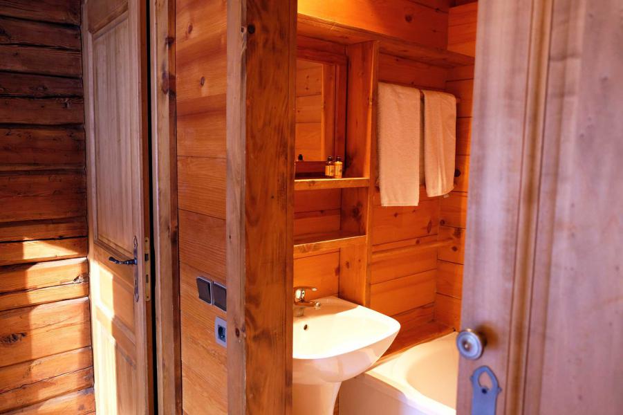 Rent in ski resort Chalet Elliot Est - La Tania - Bathroom