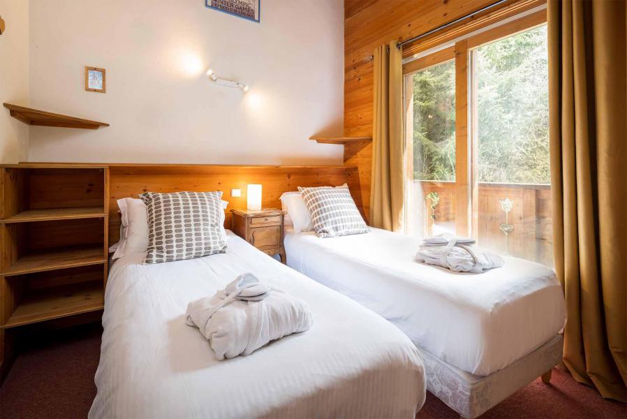 Rent in ski resort Chalet Léa - La Tania - Bedroom