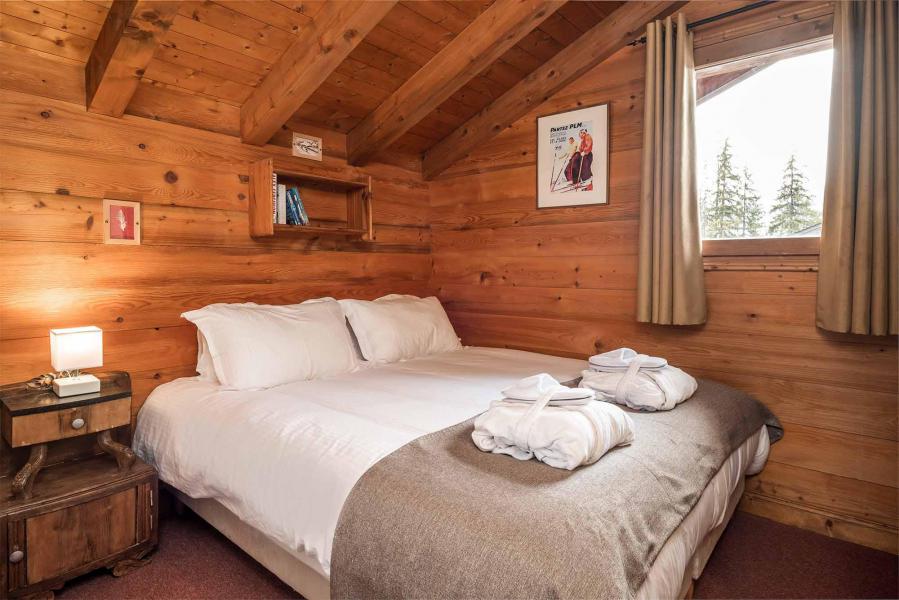Rent in ski resort Chalet Léa - La Tania - Bedroom under mansard