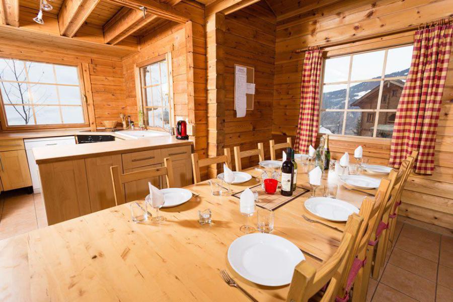 Rent in ski resort Semi-detached 8 room chalet 14 people - Chalet Noella - La Tania - Kitchen