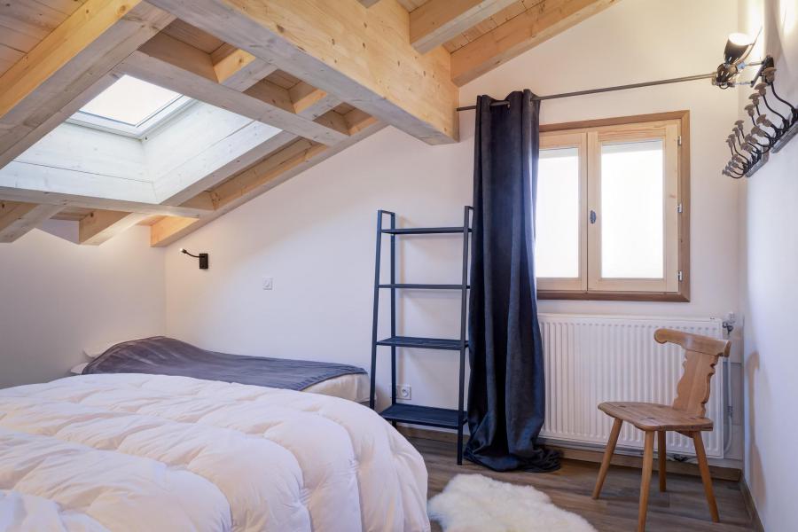Rent in ski resort 8 room triplex chalet 15 people (ORCHIS) - Chalet Orchis - La Tania - Bedroom