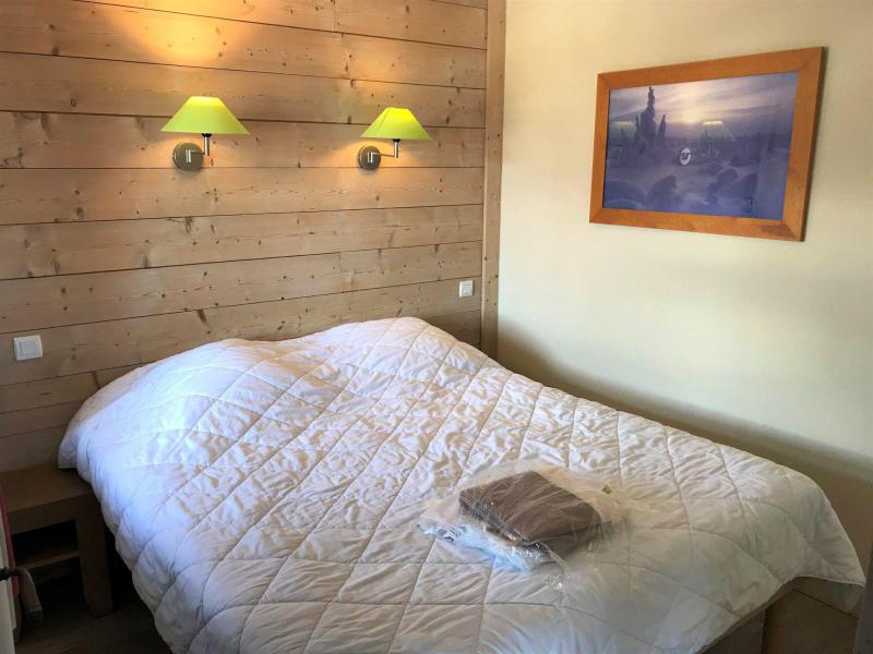 Rent in ski resort 3 room duplex apartment 7 people (604) - Le Christiana - La Tania - Bedroom