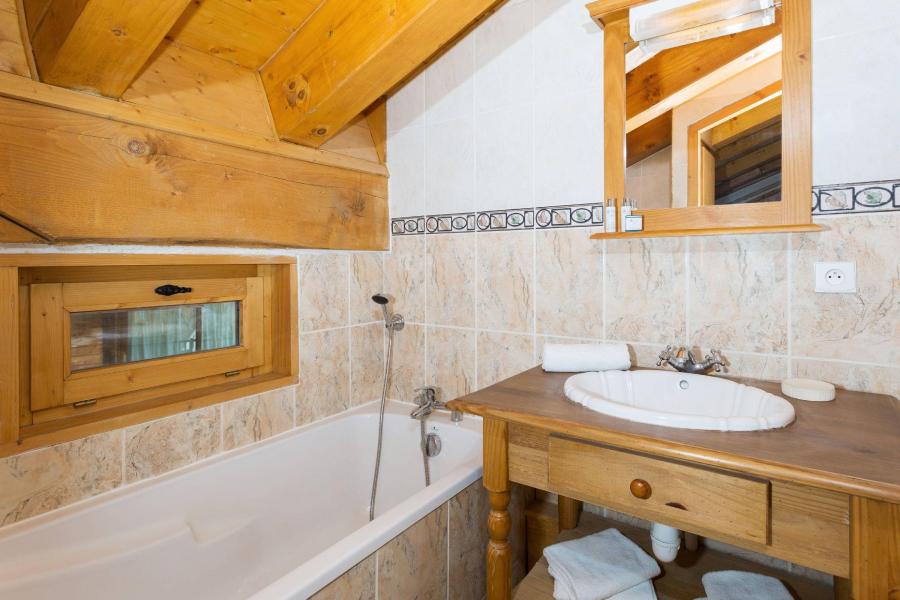 Rent in ski resort Les Chalets de la Tania - La Tania - Bathroom