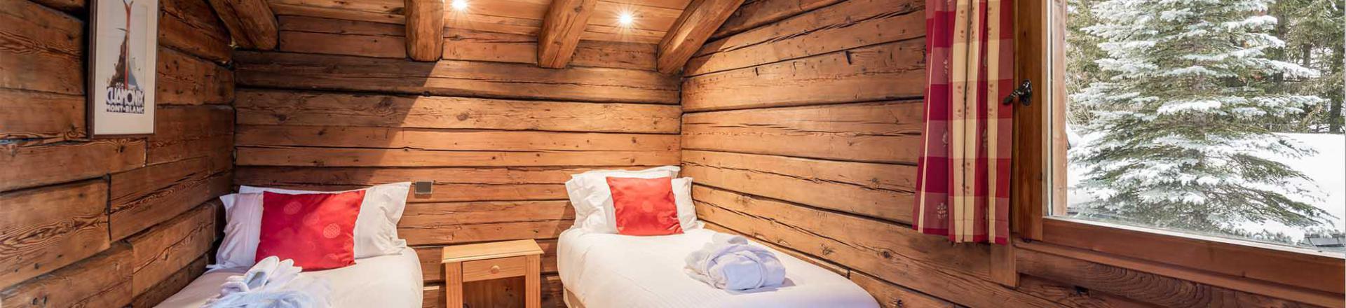 Rent in ski resort Chalet Elliot Ouest - La Tania - Bedroom under mansard
