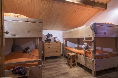 Rent in ski resort 4 room duplex chalet 13 people - Chalet Berger - La Tania - Bedroom