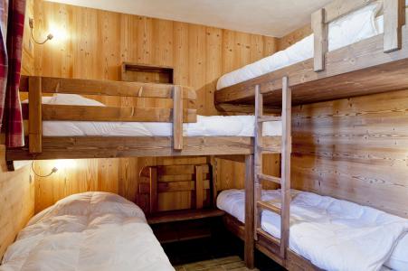 Rent in ski resort 3 room duplex chalet 6 people - Chalet Carlina Extension - La Tania - Bedroom