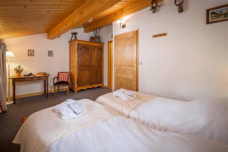 Rent in ski resort Chalet Charmille - La Tania - Bedroom