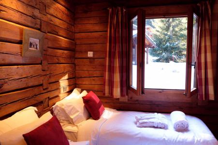 Rent in ski resort Chalet Elliot Est - La Tania - Bedroom