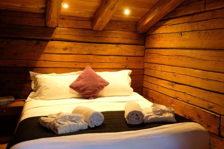 Rent in ski resort Chalet Elliot Ouest - La Tania - Bedroom