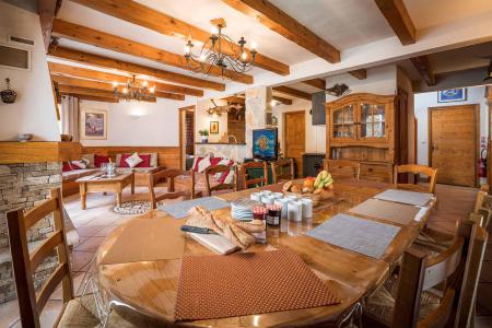 Rent in ski resort Chalet Léa - La Tania - Dining area