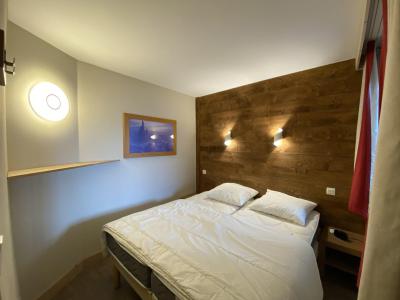 Rent in ski resort Le Christiana - La Tania - Bedroom