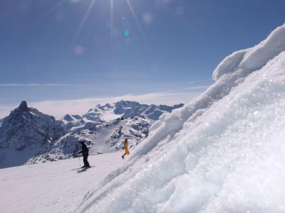 Аренда на лыжном курорте Les Chalets de la Tania - La Tania - зимой под открытым небом