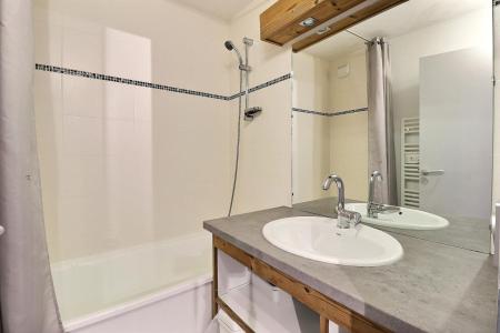 Rent in ski resort 2 room apartment cabin 6 people (102) - Résidence le Grand Bois A - La Tania - Bath-tub